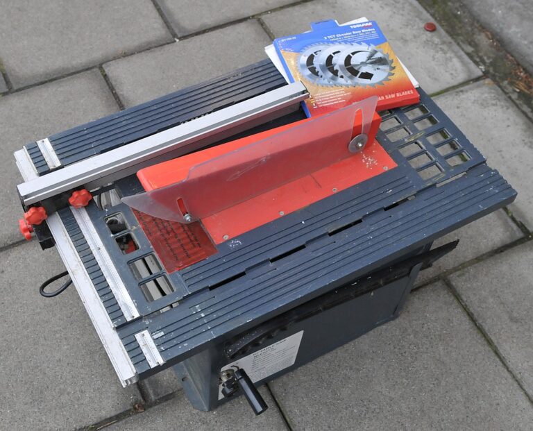 Table saw, 10 inch, 155mm 1600watt by Performance top